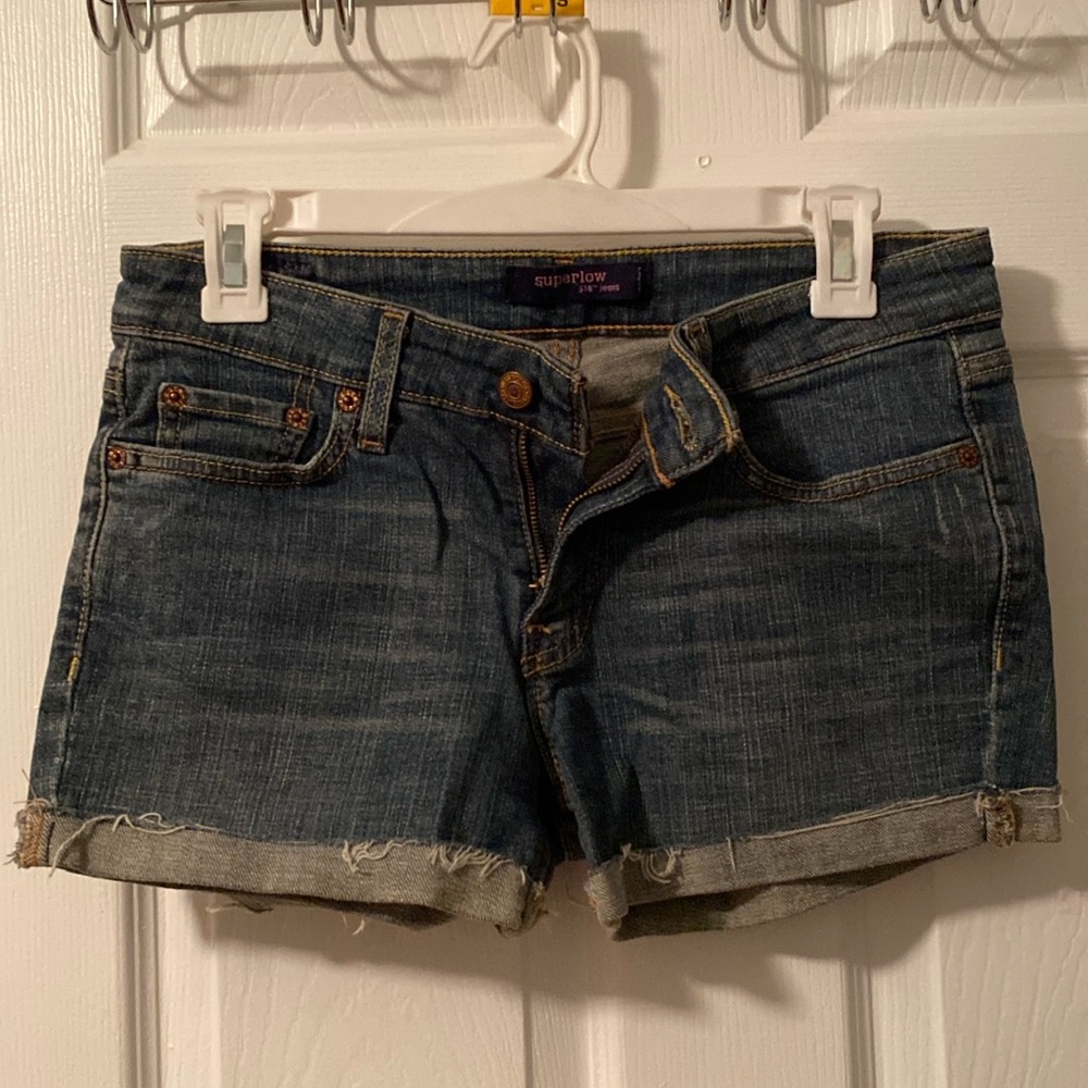 Levi’s Super Low 518 Denim Stretch Shorts. Size 5